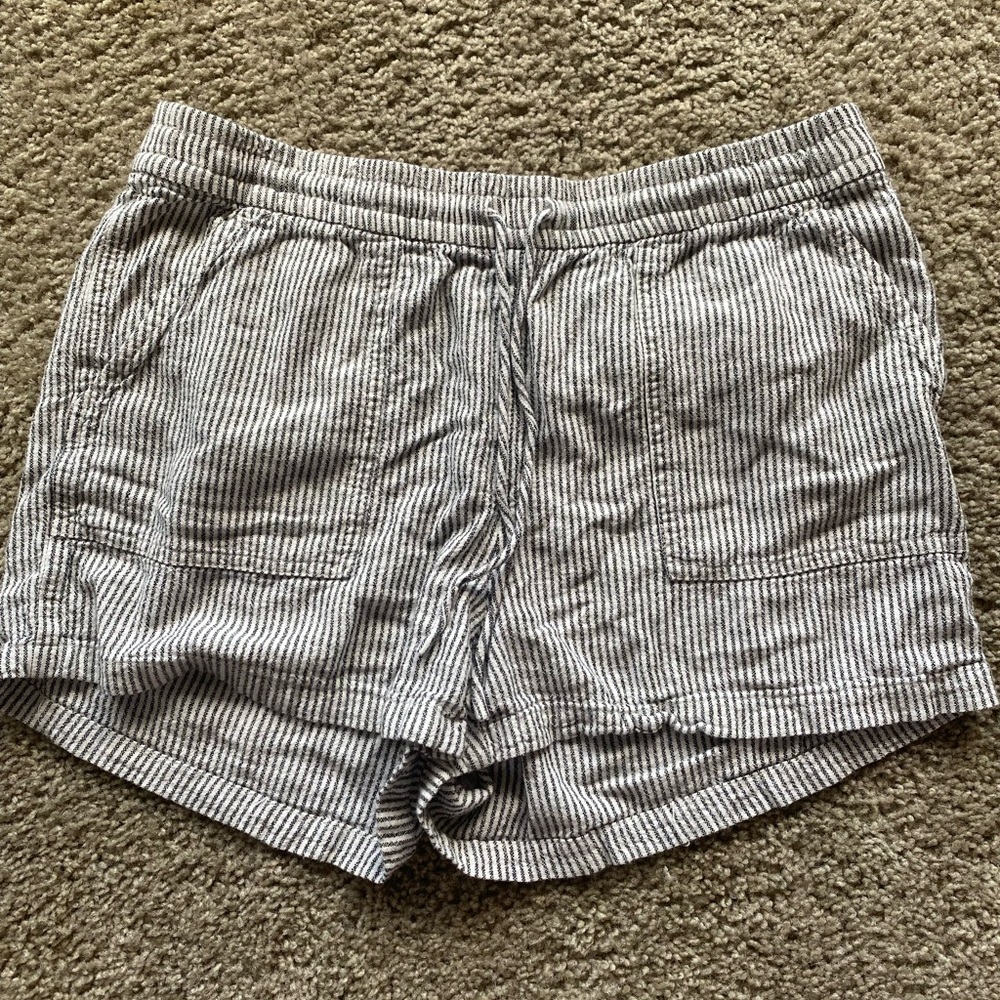 J. Crew shorts womens small gray and white striped shorts